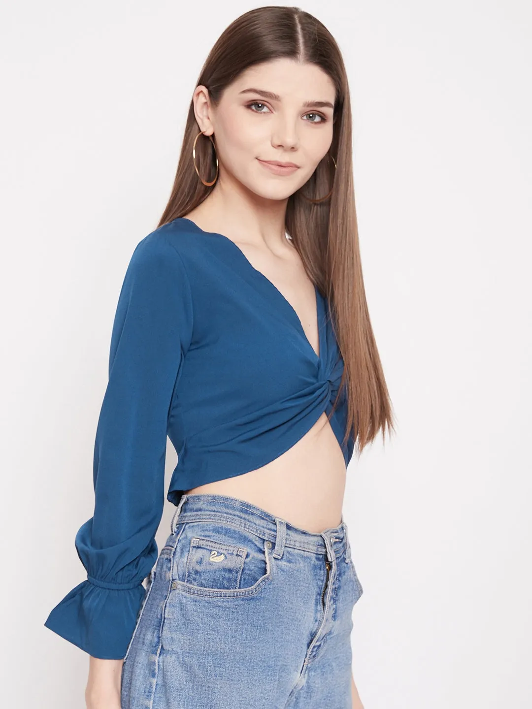 Berrylush Women Solid Blue V-Neck Front Twisted Crop Top