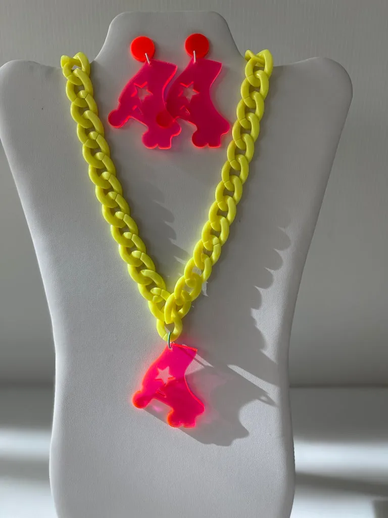 Fantastic Plastic Neon Pink and Yellow Chonky Chain Rollerskate Charm Necklace Set