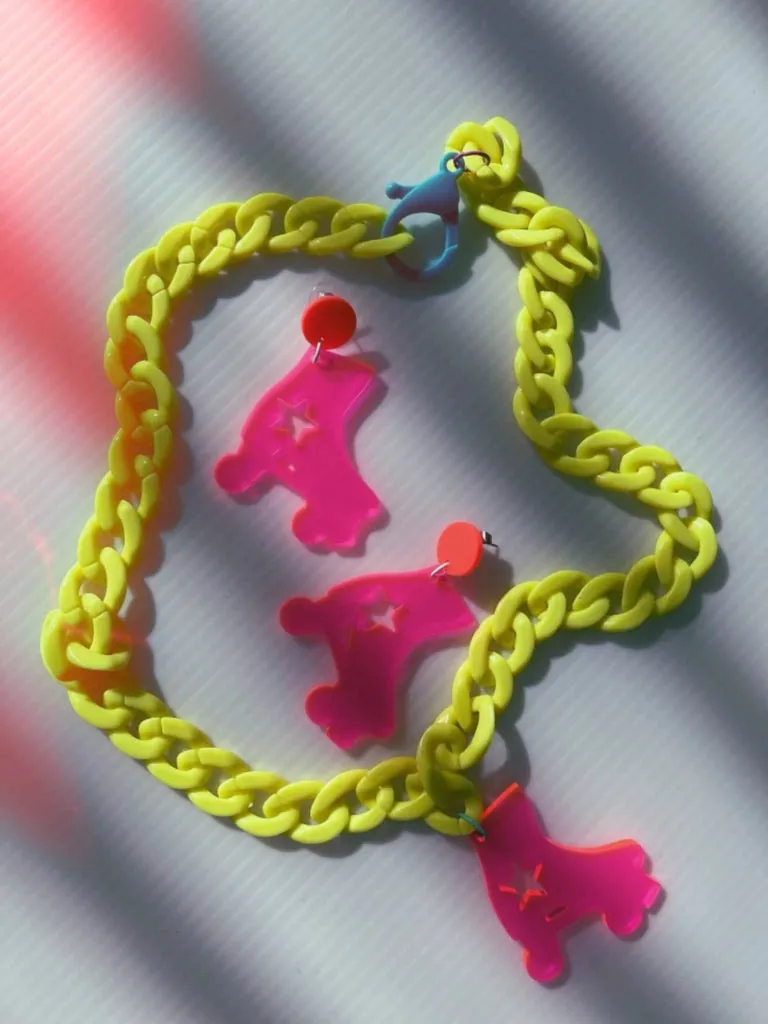 Fantastic Plastic Neon Pink and Yellow Chonky Chain Rollerskate Charm Necklace Set