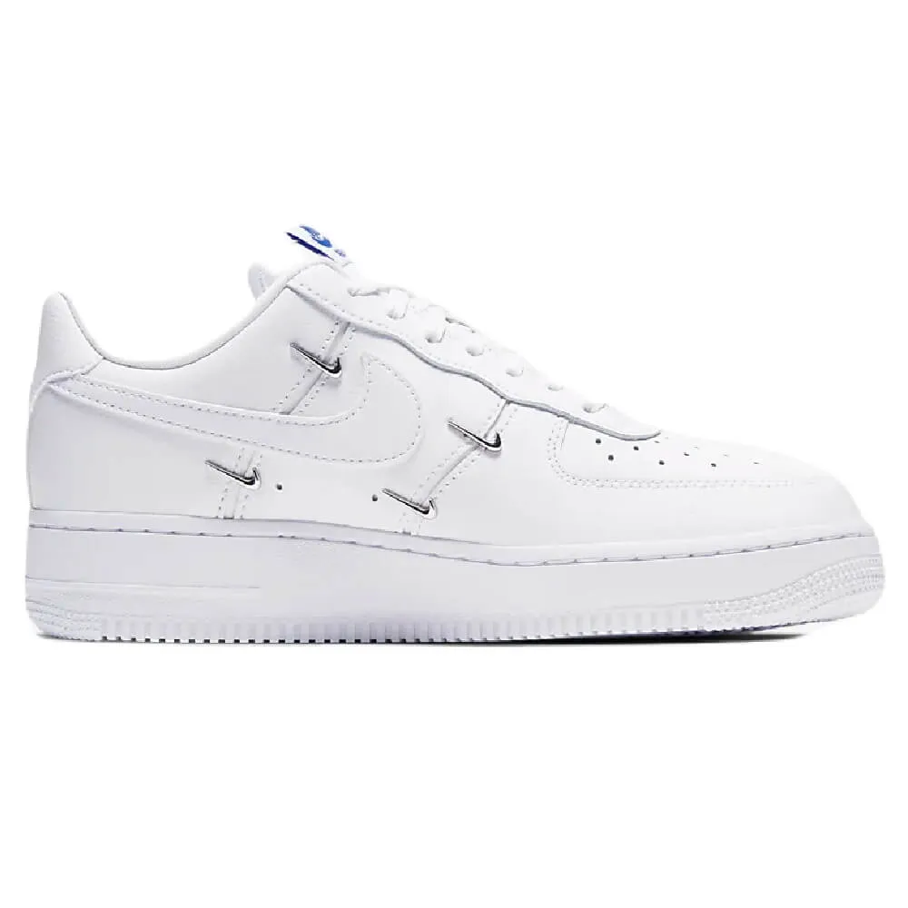 Nike Air Force 1 07 LX sneakers, white/blue