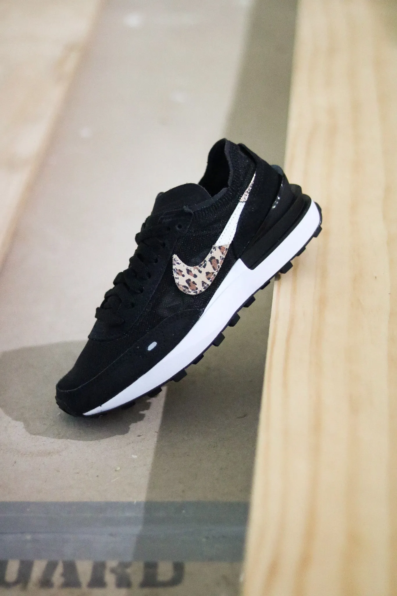 W NIKE WAFFLE ONE SE "BLACK LEOPARD"